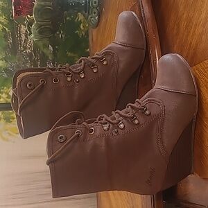 Blowfish Buster Brown Womens 7 convertible wedge lace up faux fur ankle bootie